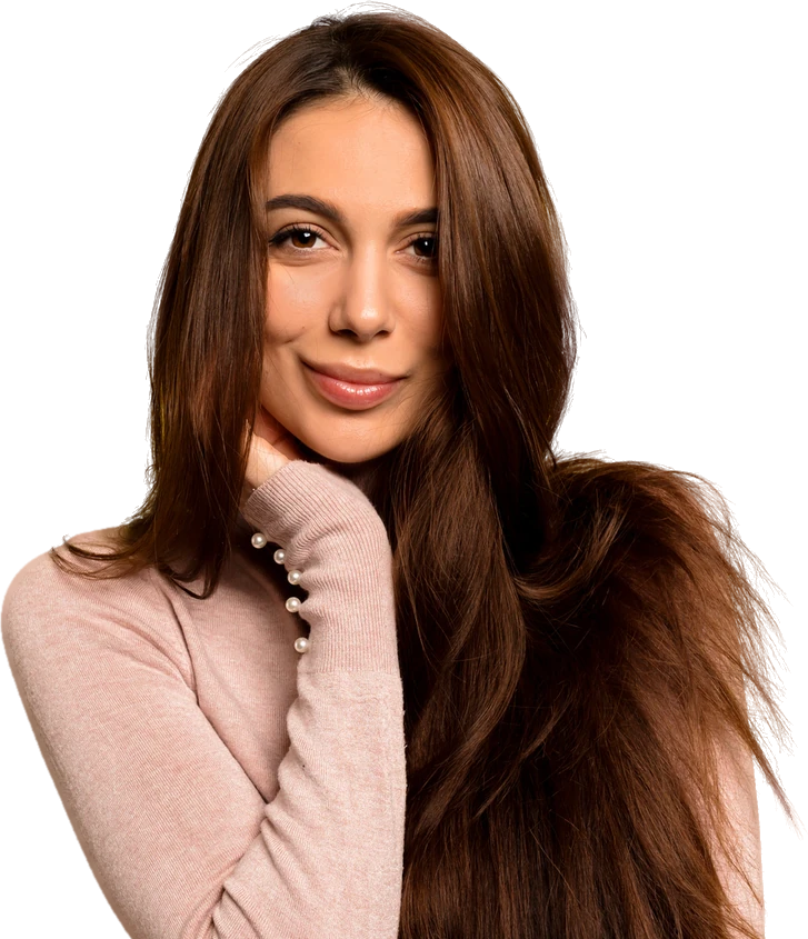 Alisado orgánico en Santa Isabel, Zaragoza | Christian Peluqueros Mujer morena sonriente con melena larga, lisa y brillante: alisado orgánico en Santa Isabel, Zaragoza, en Christian Peluqueros