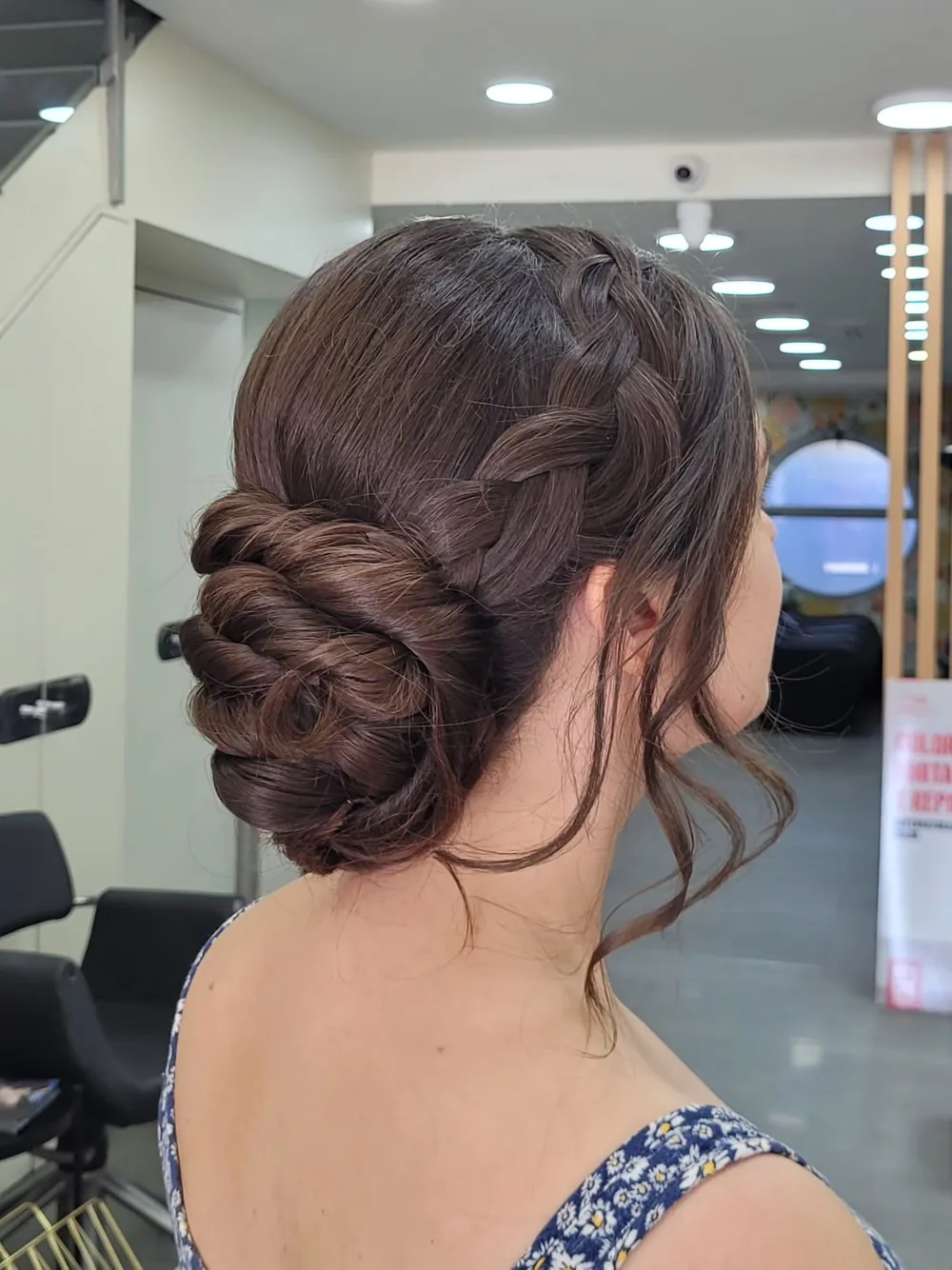 Recogido bajo con trenza y moño trabajado: recogidos y peinados en Zaragoza