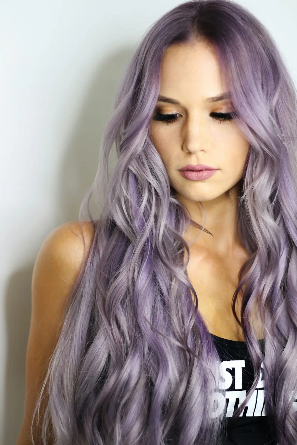 Cabello largo en tonos lila: barros de color en Santa Isabel (Zaragoza)