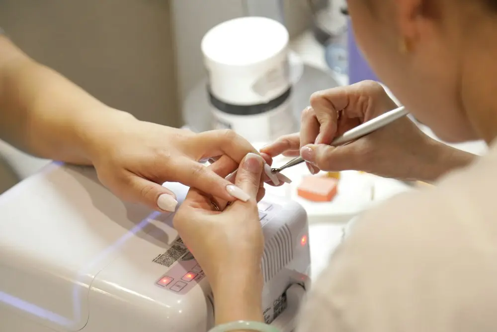 Manicura en proceso: manicura y pedicura en Santa Isabel, Zaragoza